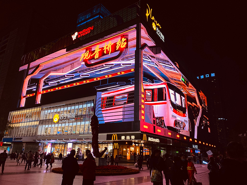  李佳琦首登重庆3D大屏直播间，，，户外营销原来这么简朴